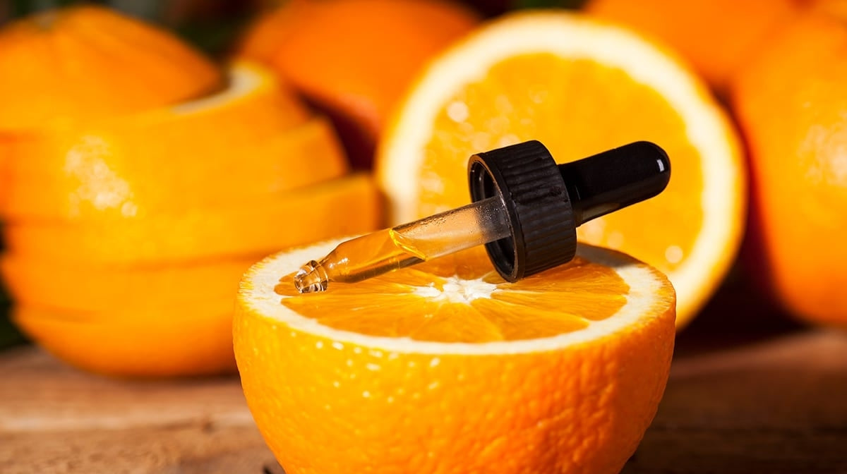 Vitamina C en la rutina facial masculina: qué es, para qué sirve y por qué la elegimos para Omen